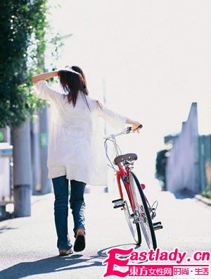 情人给老婆邮了条绣花内裤