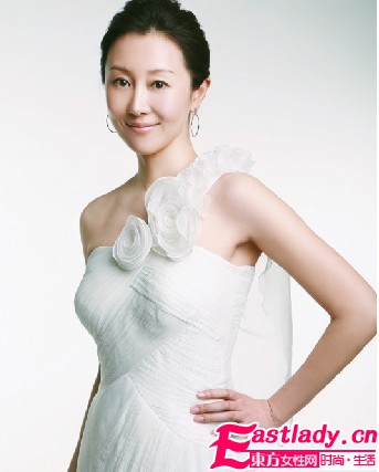 女星戏里戏外不懂检点 圈内公开演戏 抢男大战