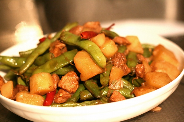 豆角炖土豆的家常做法  绝对满足你的胃