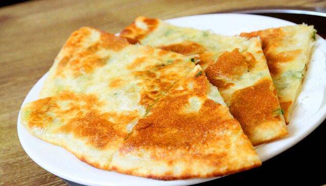 葱花饼的3种家常做法 吃出健康又美味