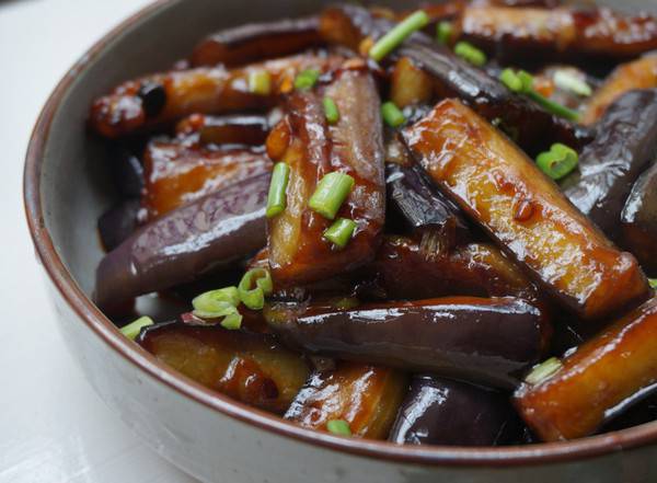 分享鱼香茄子的家常做法 美味易学人人爱