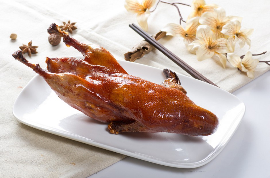 北京烤鸭家常做法大公开 吃法也要讲究