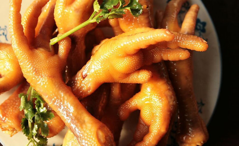 泡鸡爪的美味做法 鸡爪的营养禁忌有哪些