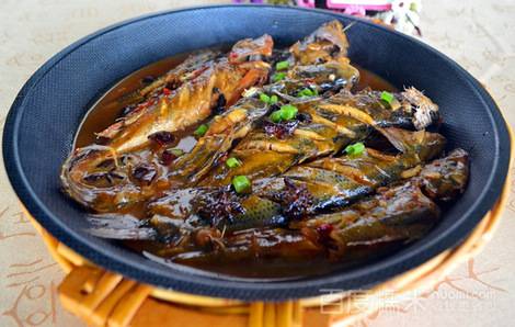 鱼锅饼子的家常做法 美味传天下