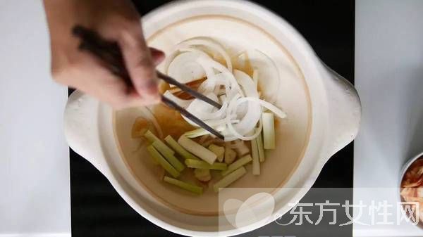 韩式泡菜海鲜锅 谁说不能一个人吃火锅