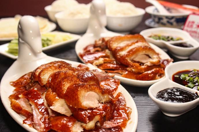 北京烤鸭家常做法大公开 吃法也要讲究