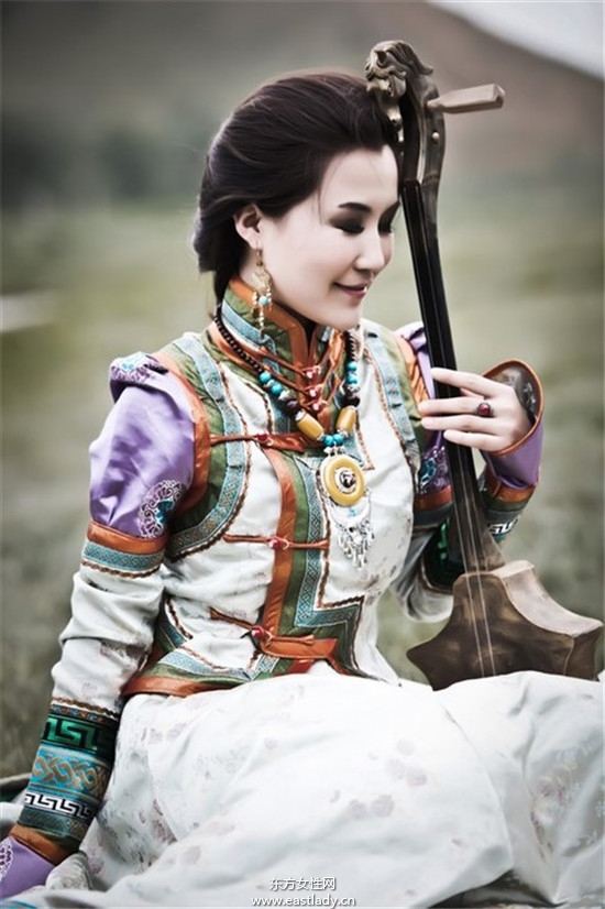 蒙古族婚纱照感受质朴的爱情