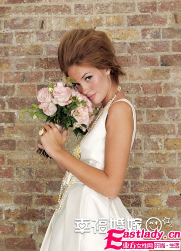 深秋婚纱摄影大片 用玫瑰演绎人生