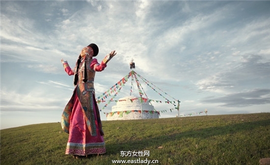 蒙古族婚纱照感受质朴的爱情