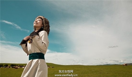 蒙古族婚纱照感受质朴的爱情