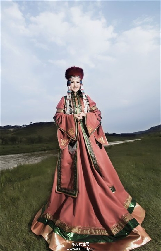 蒙古族婚纱照感受质朴的爱情