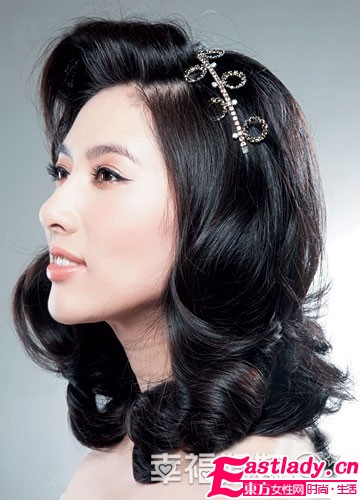 优雅新娘蝴蝶结发箍 被幸福包围着