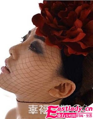 玫瑰彩妆 打造寒冷冬天里的妩媚新娘