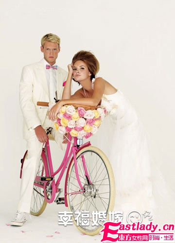 深秋婚纱摄影大片 用玫瑰演绎人生