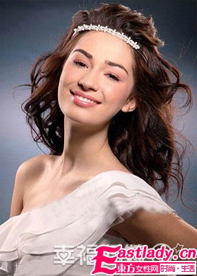 浪漫卷发演绎新娘的柔美端庄 提升婚礼亮点