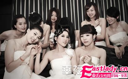 带着伴娘拍婚纱照 伴娘团俏丽 女人帮