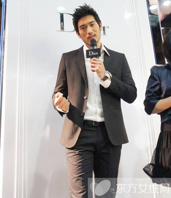 高以翔女友是蔡依林吗 高以翔家庭背景个人资料