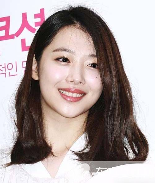 雪莉ktv照片事件真相曝光 凸点不雅照不堪入目