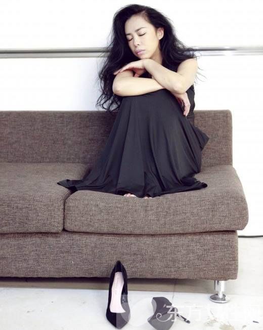 黄绮珊老公起诉离婚 黄绮珊方否认出轨遭打脸