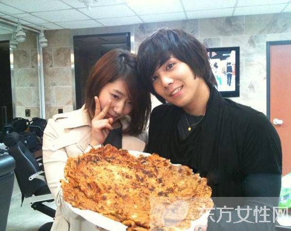 李弘基女友是朴信惠 两人互动频繁关系非同一般