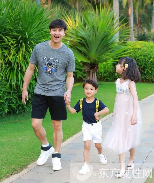 田亮叶一茜结婚照 女儿田雨橙一年学费高达16万