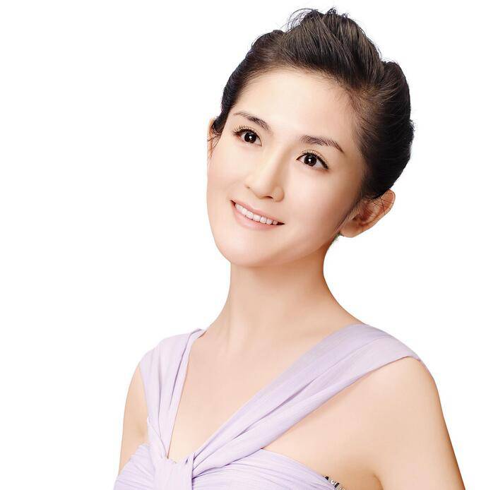 到底当红主持人谢娜多大了 谢娜何炅工资排名大揭秘