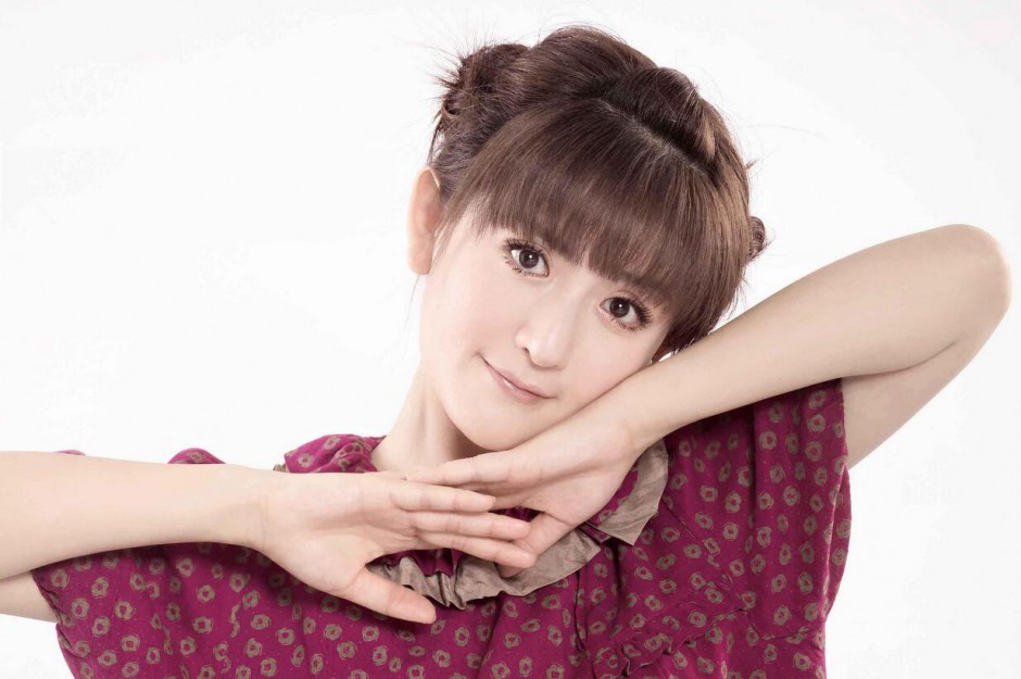 到底当红主持人谢娜多大了 谢娜何炅工资排名大揭秘