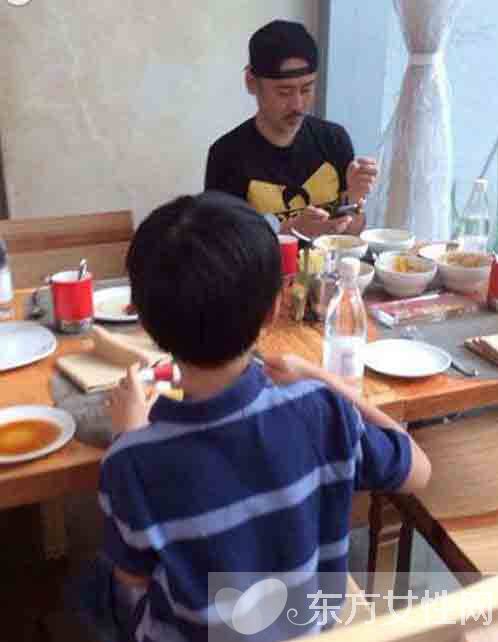 吴秀波儿子正面照曝光 吴秀波老婆尚洁个人资料