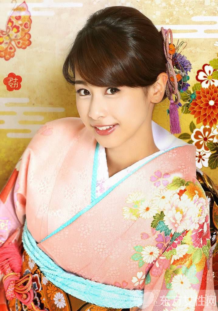 加藤绫子E乳全裸床照疑外流 手拿淫物面露微笑