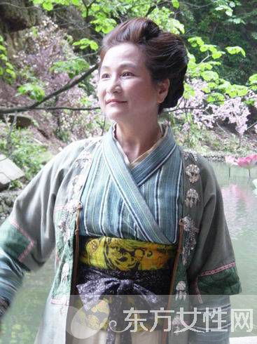 郑佩佩个人资料 郑佩佩炮轰张柏芝惹粉丝怒骂