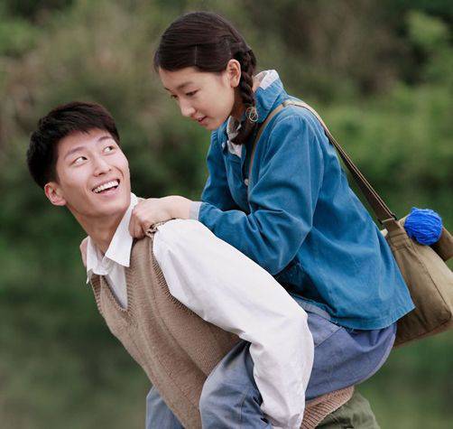 窦骁胸毛尴尬全露 揭窦骁周冬雨之间的暧昧故事