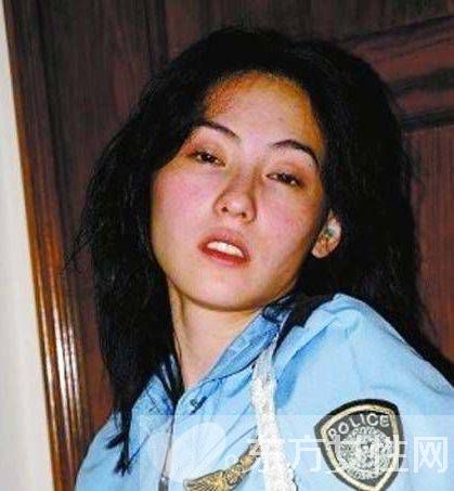 张柏芝运动装素颜挤地铁少女气息十足 张柏芝门照艳全集图片