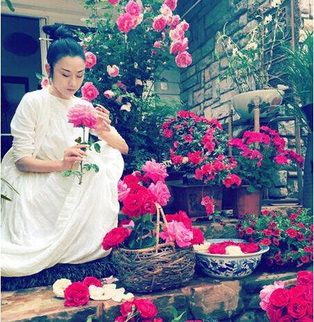 58岁杨丽萍近照如少女 豪宅 月亮宫 美如仙境