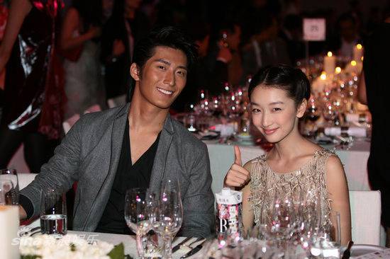 窦骁胸毛尴尬全露 揭窦骁周冬雨之间的暧昧故事