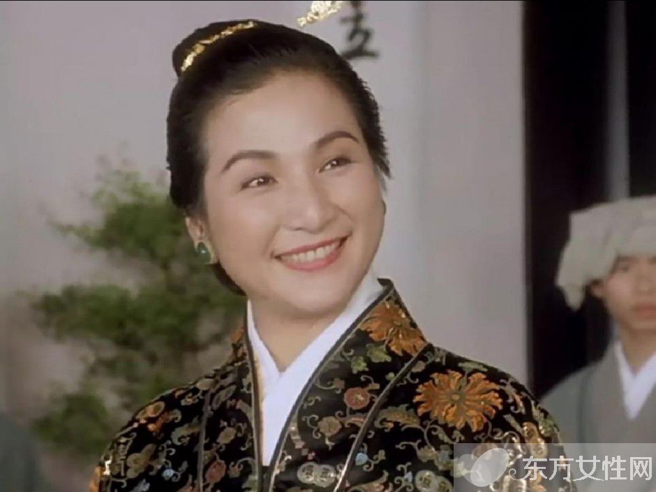 郑佩佩个人资料 郑佩佩炮轰张柏芝惹粉丝怒骂