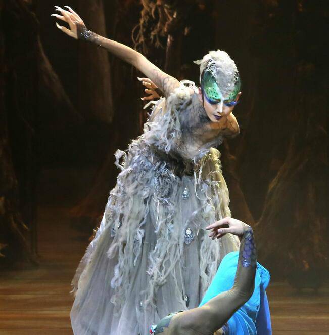 58岁杨丽萍近照如少女 豪宅 月亮宫 美如仙境