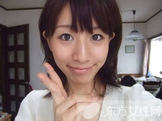 加藤绫子E乳全裸床照疑外流 手拿淫物面露微笑