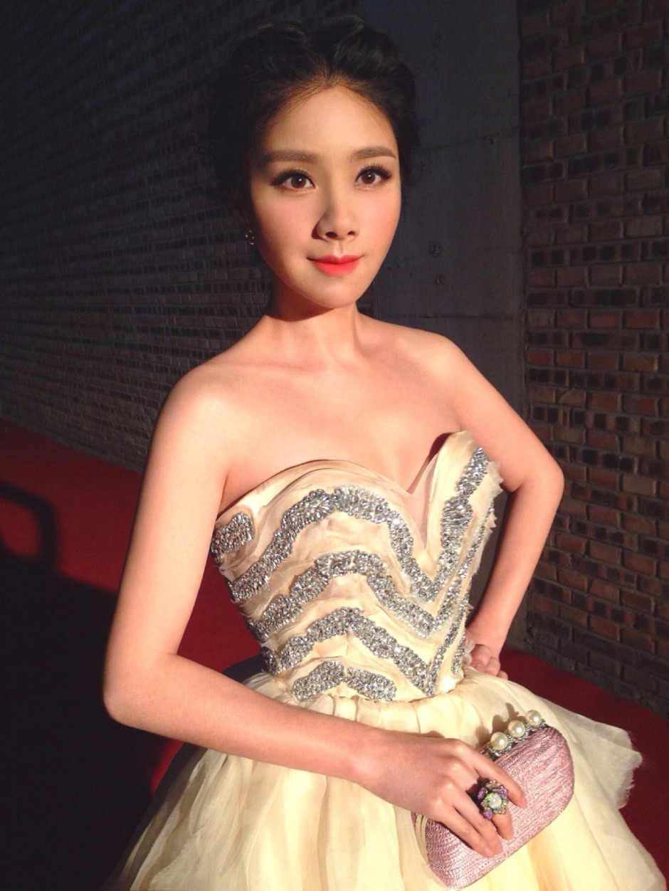 何琳首次默认是陈坤儿子生母 何琳照片合集