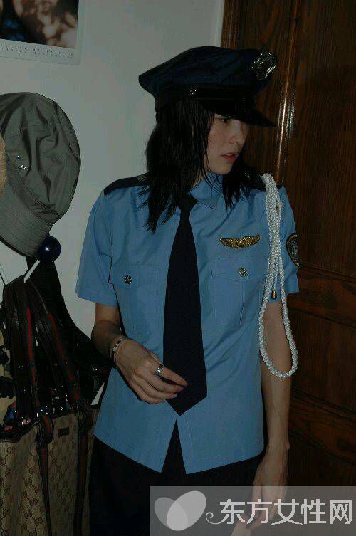 张柏芝运动装素颜挤地铁少女气息十足 张柏芝门照艳全集图片