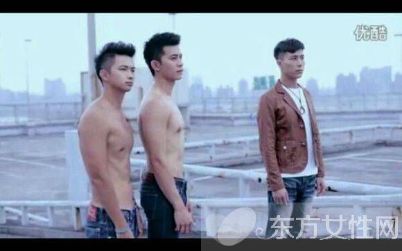黄宥杰为出名全裸出境 伤爱罪男男野战遭男同抵触