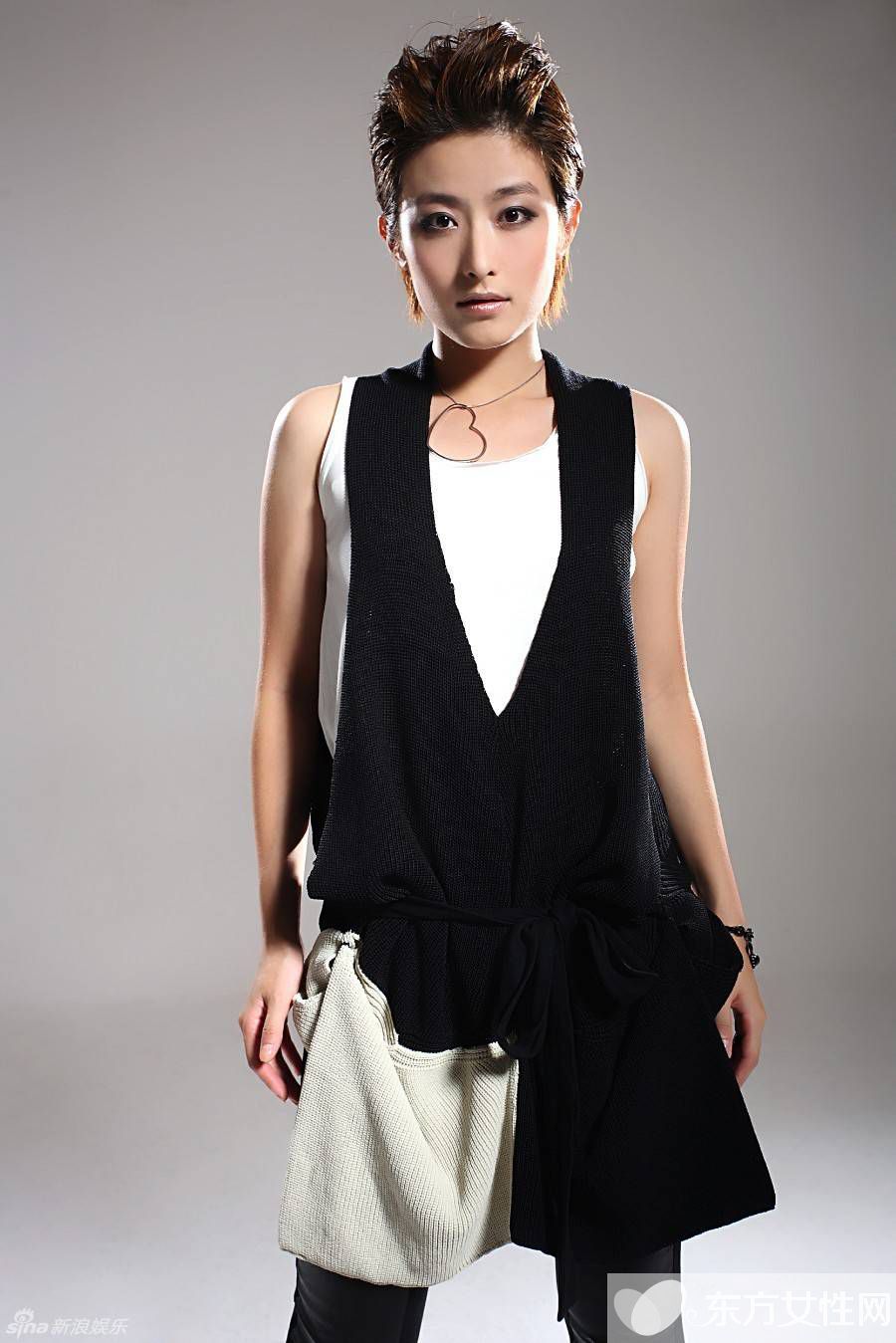 演员徐百卉的老公是谁 徐百卉比基尼秀性感小蛮腰