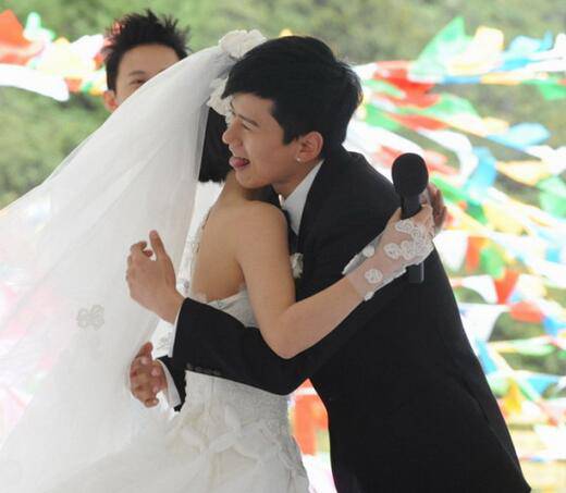 到底当红主持人谢娜多大了 谢娜何炅工资排名大揭秘