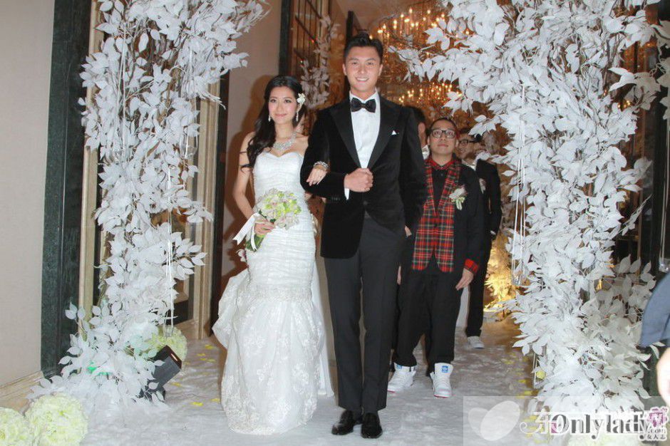 王浩信老婆陈自瑶个人资料 王浩信陈自瑶女儿曝光美过妈妈