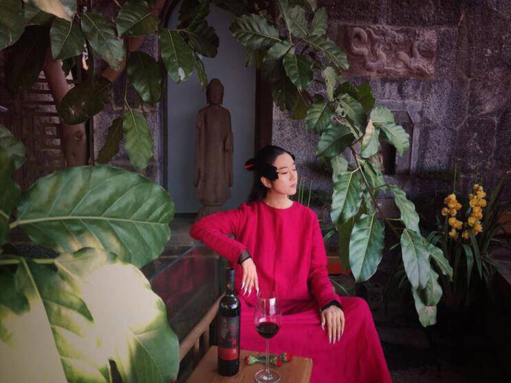 58岁杨丽萍近照如少女 豪宅 月亮宫 美如仙境