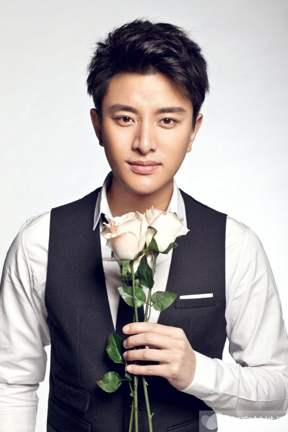 贾乃亮整容前后照曝光 揭贾乃亮隐性富二代背景惊人