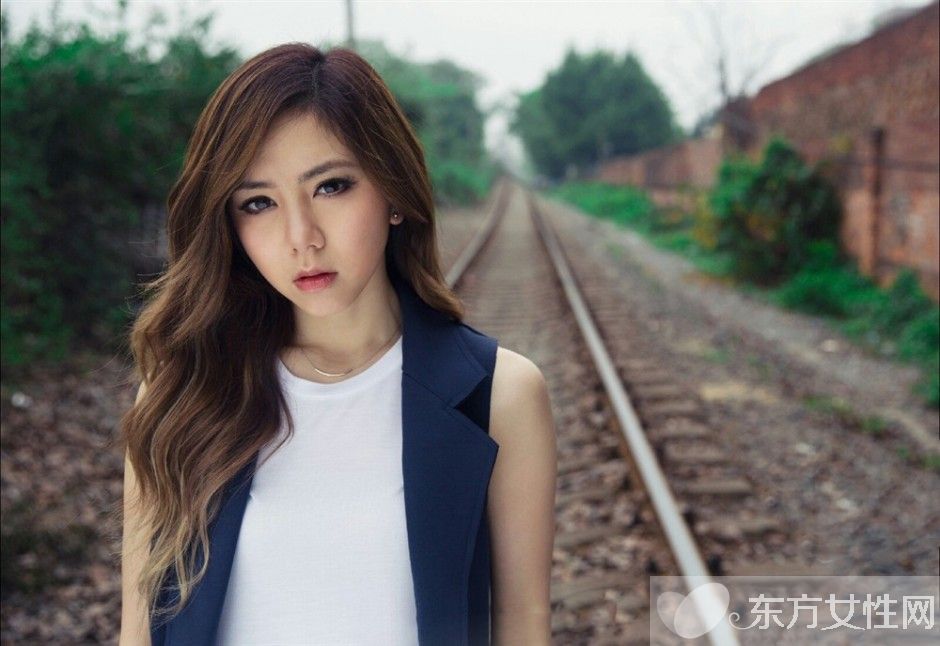 香港 小巨肺 邓紫棋个人资料 揭16岁失身真相