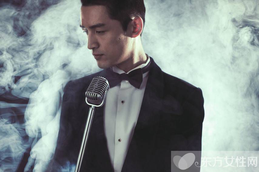 胡歌频繁 示爱 闫妮 胡歌 很感谢当年闫妮吻了我