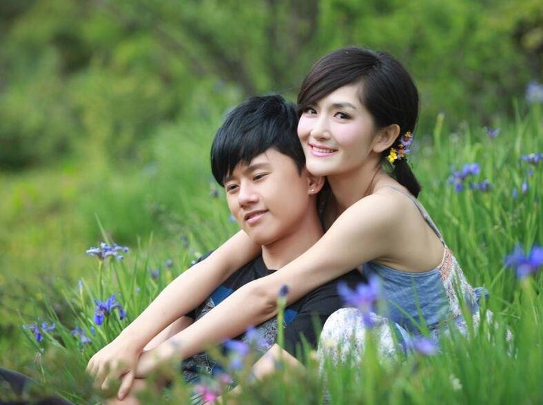 到底当红主持人谢娜多大了 谢娜何炅工资排名大揭秘