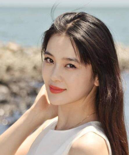 她也是中戏校花 却怎么也红不起来