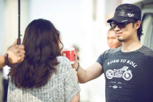 章子怡简历曝光 章子怡赤脚插花被赞贤惠